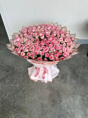 Large Pink Roses Bouquet with Premium Gold Paper Wrapping