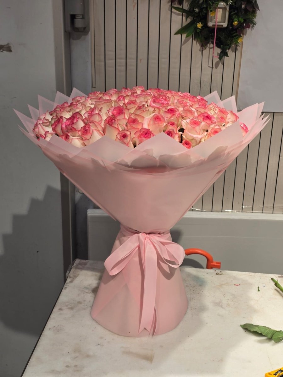 Elegant pink roses bouquet of 100 stem - Rawadat Alward