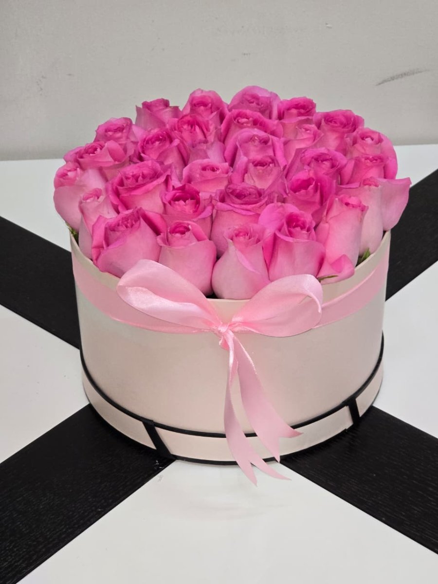 Fresh Pink Roses Gift Box - Rawadat Al Ward