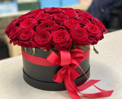 Luxury Red Rose Bouquet in Black Hat Box - Rawadat Al Ward