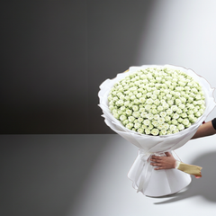 White spray Rose Luxury Bouquet
