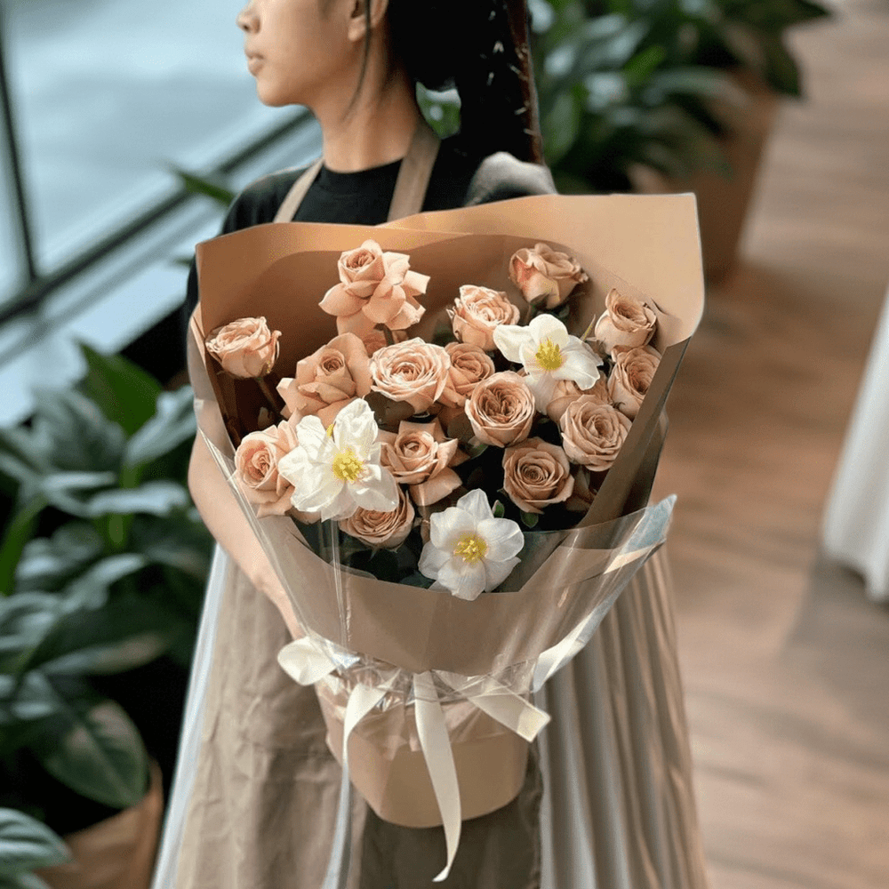 Brown Rose and White Flower Bouquet - Rawadat Al Ward
