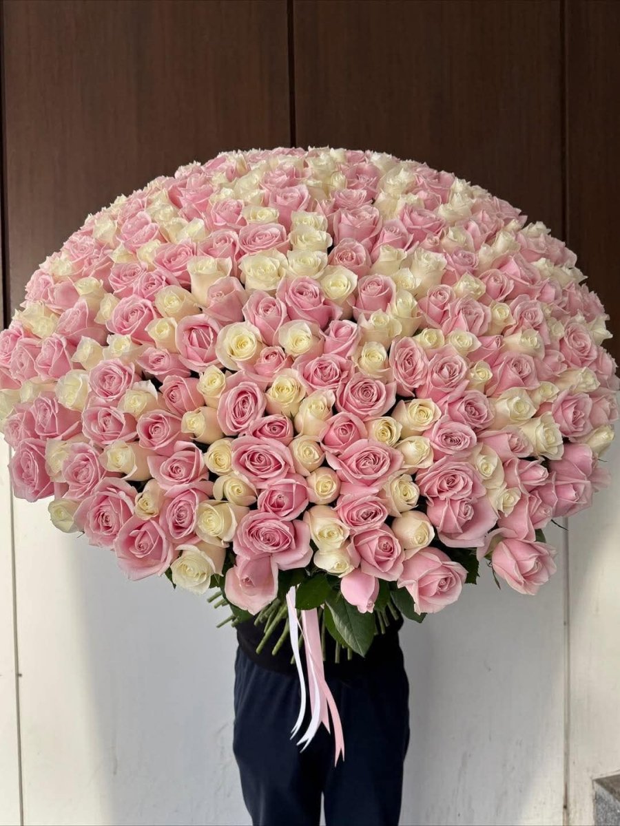 Elegant Mixed Rose Bouquet - 100+ Roses in Pink and White - Rawadat Al Ward