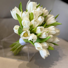 Elegant White Tulip Bouquet for Special Occasions - Rawadat Al Ward