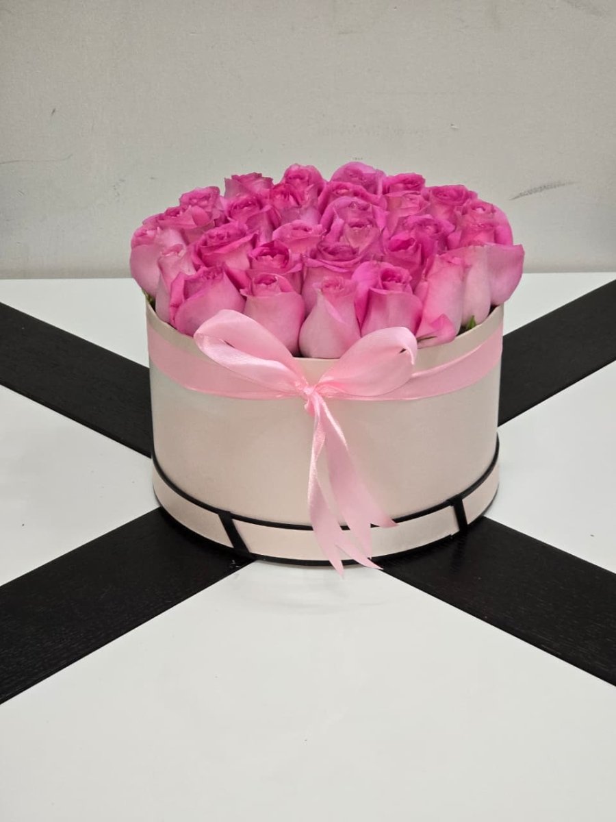 Fresh Pink Roses Gift Box - Rawadat Al Ward
