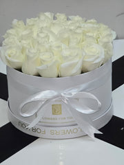 Fresh White Roses in Gift Box - Rawadat Al Ward