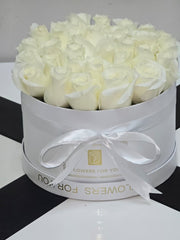 Fresh White Roses in Gift Box - Rawadat Al Ward