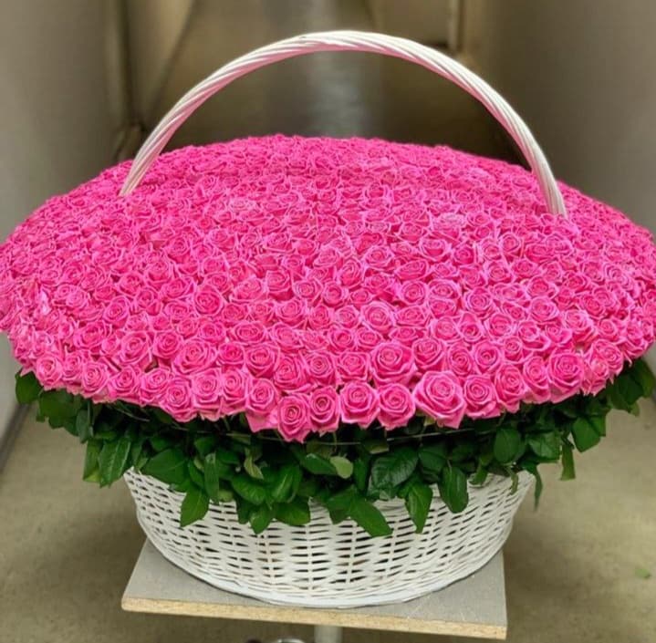 Grand Pink Rose Luxury Basket - Rawadat Alward