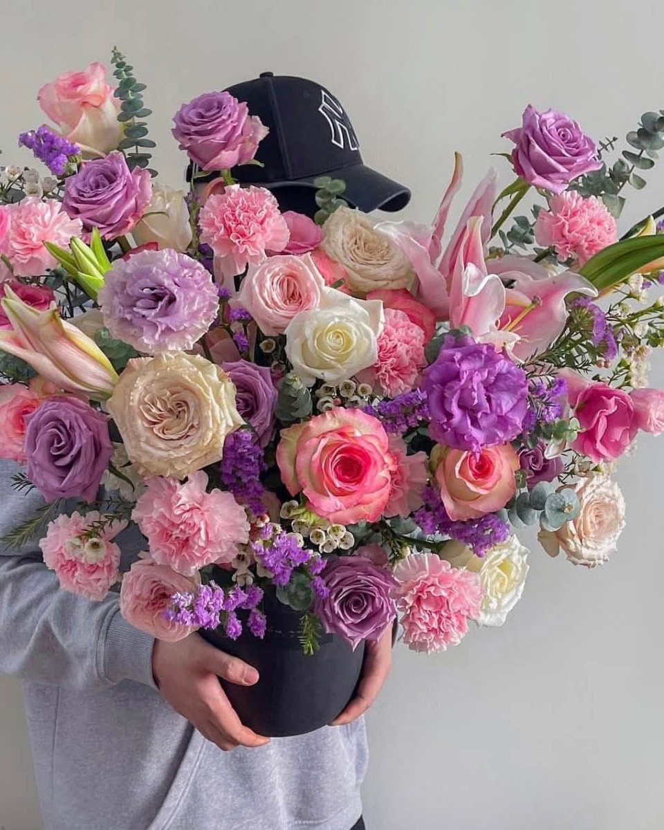 Luxury Mixed Floral Bouquet with Roses and Lilies - Rawadat Al Ward