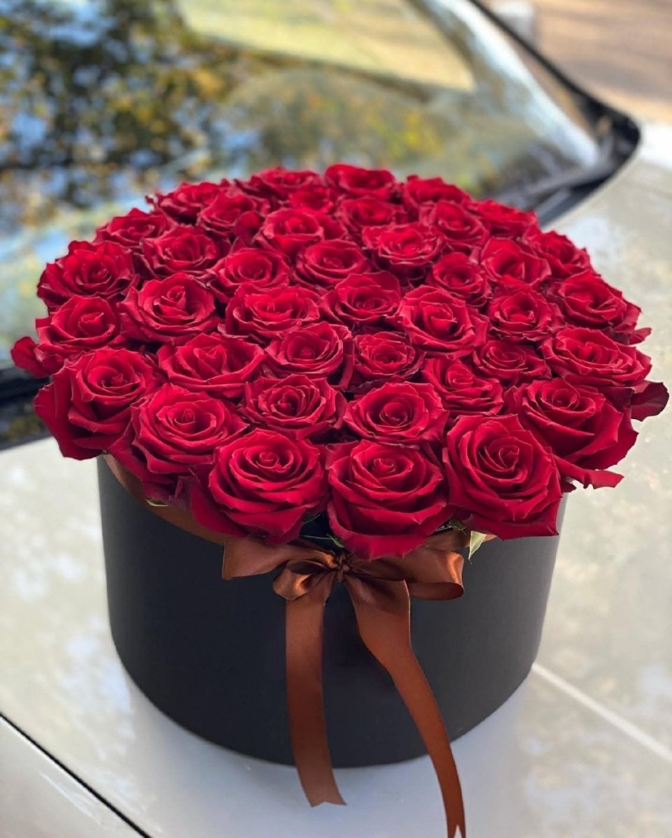 Luxury Red Rose Bouquet in Black Hat Box - Rawadat Al Ward