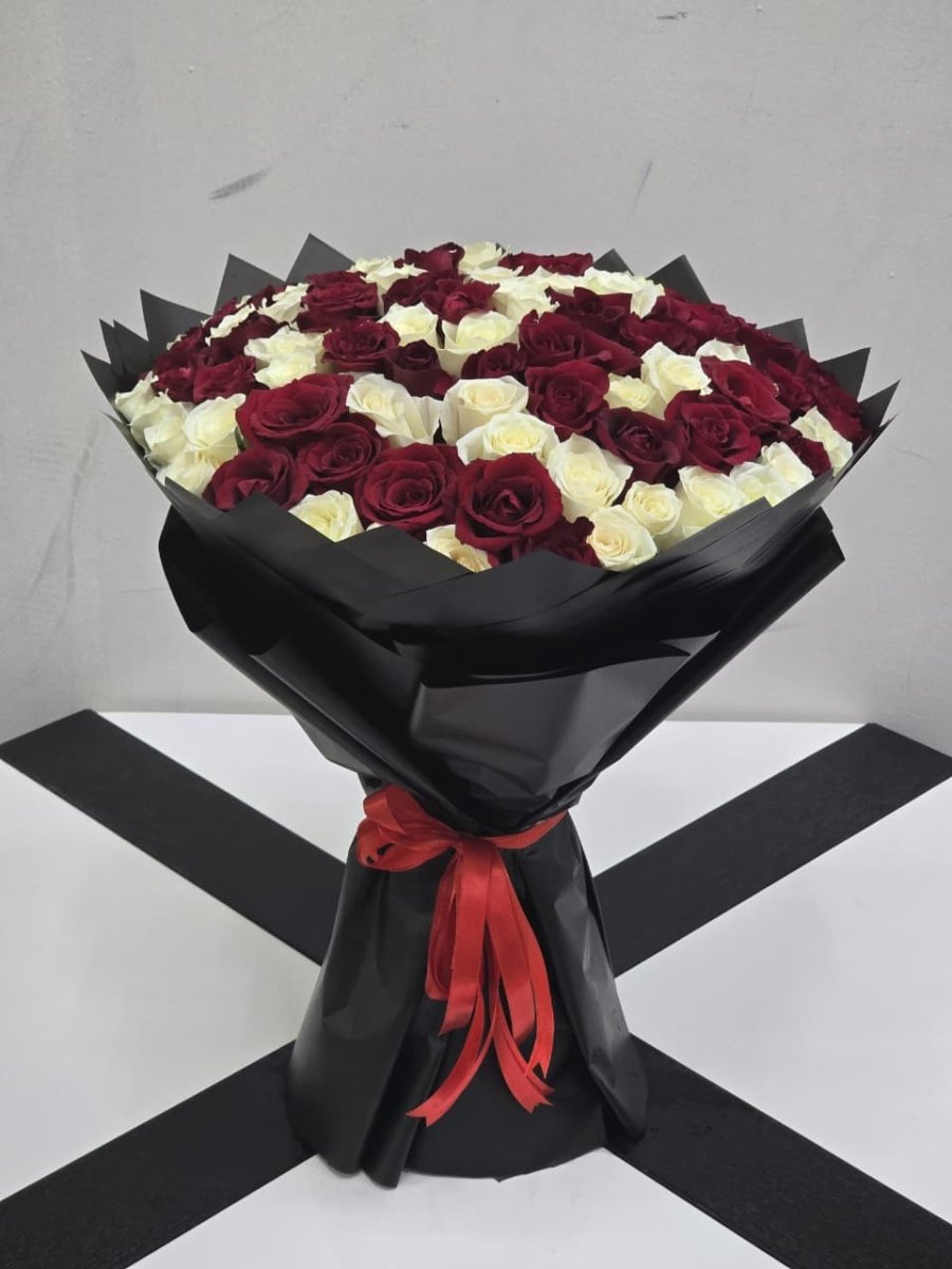 Romantic Red and White Rose Bouquet for Special Occasions - Rawadat Al Ward